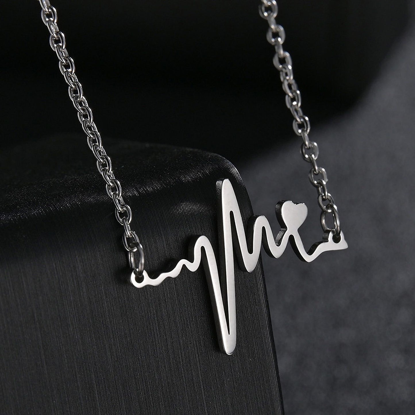 “Heartbeats” Silver Echo Necklace (Silver)