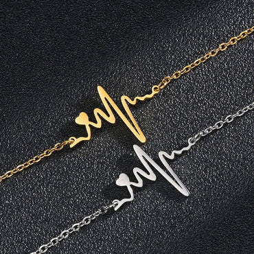 “Heartbeats” Silver Echo Necklace (Silver)