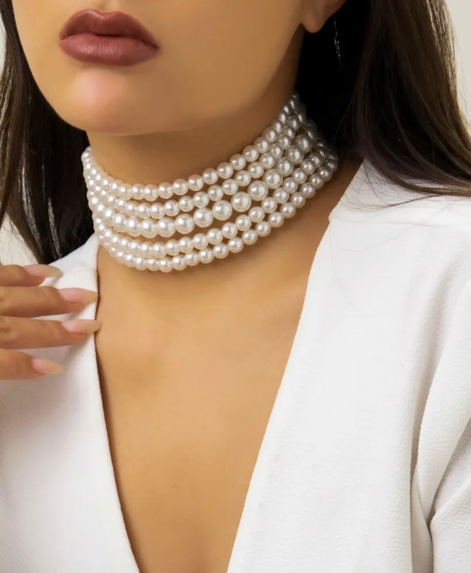 “Sophisticated Baddie” Pearl Choker