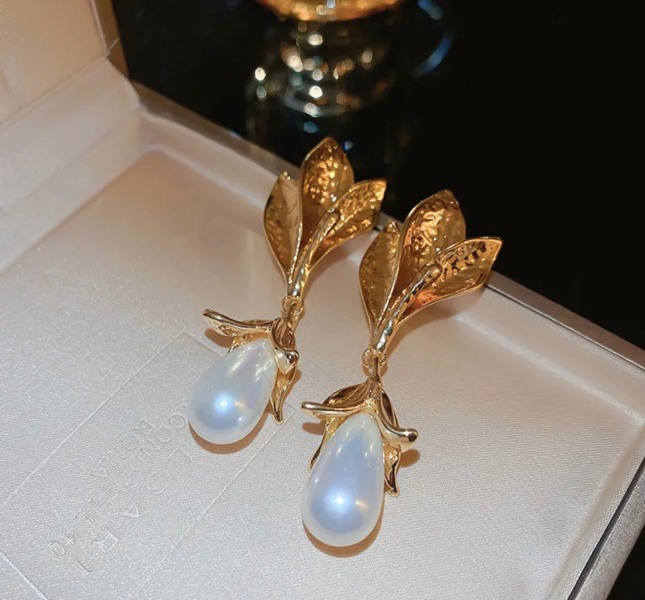 “Gala” Gold/Pearl Earrings