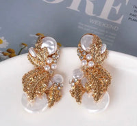 “Ballroom” Golden/Pearl Earrings